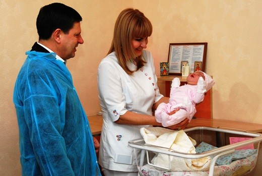 Малышка удивила врачей и родителей недюжинным весом – 4,6 кг при росте 58 см. Фото: odessa.ua
