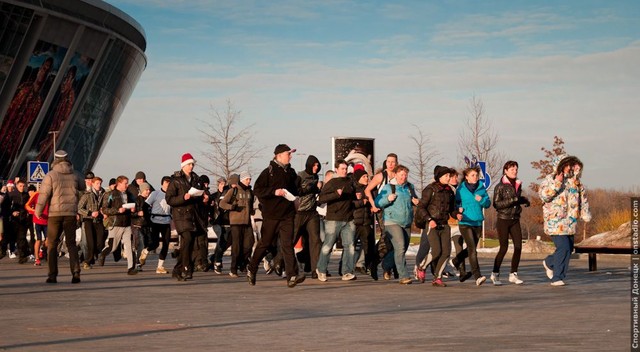 После застолья. Активисты предлагали Донбассу выбрать спорт. Фото: onstadio.com