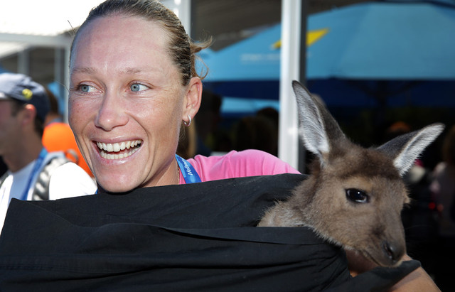 Саманта Стосур и кенгуру. Фото australianopen.com