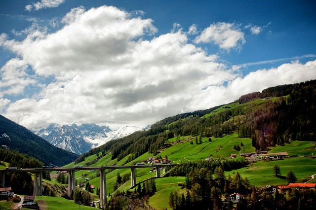 Австрийские Альпы. Сделал кадр по дороге в Италию. Фото: С. Сичкаренко