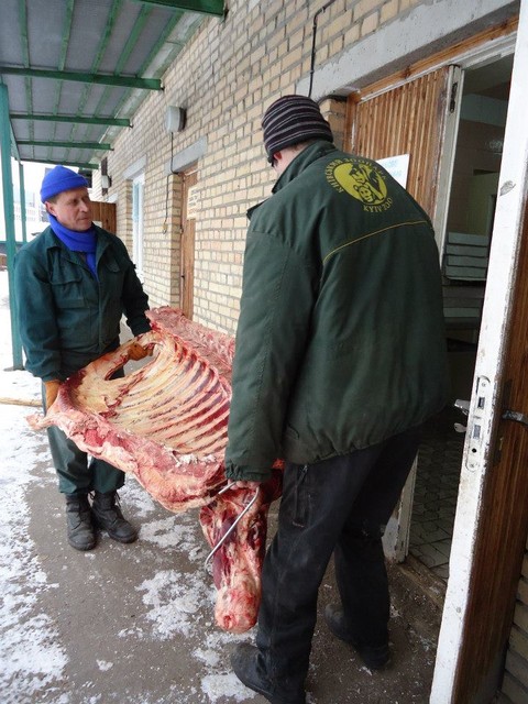 Киевский зоопарк завалили едой,  фото facebook.com
