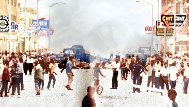 1967 г. Во время расовых беспорядков бойня на улицах продолжалась неделю. Теперь 82% населения — черные