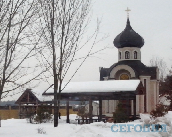 Православная церковь. Находится на территории Березовки