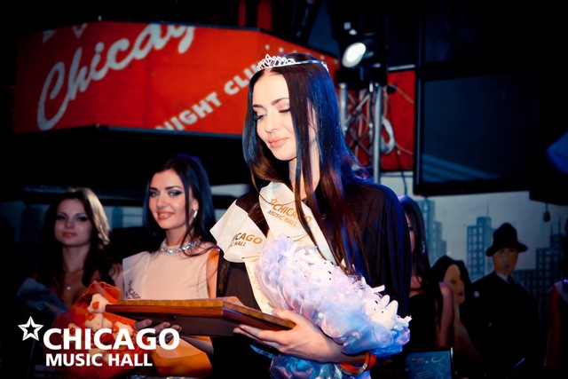 Корону красоты и 5 тыс. грн. получила Полесина Екатерина. Фото: chicago-club.com.ua
