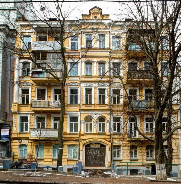 Дом Высоцкого на Институтской
