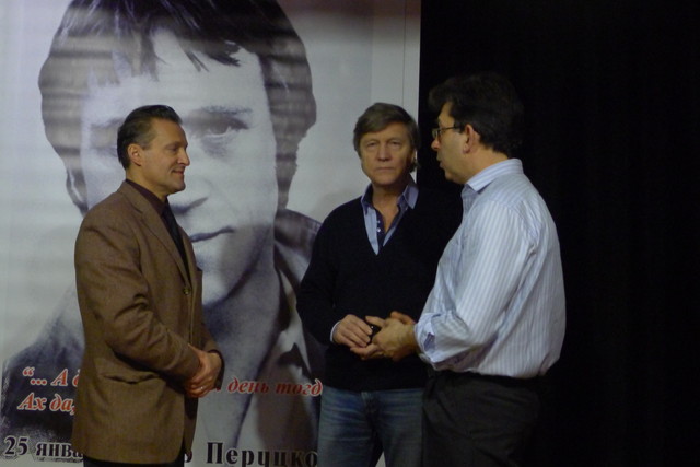 На показе. Продюсер Ивасилевич (слева) и галерист Перуцкий (справа). Фото: В.Стоева