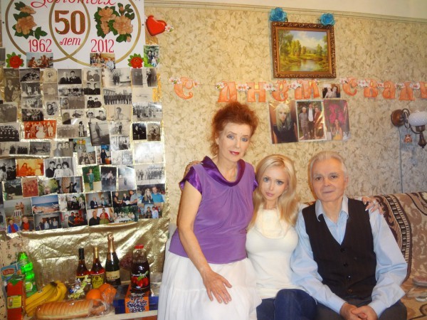 Валерия с бабушкой и дедушкой 