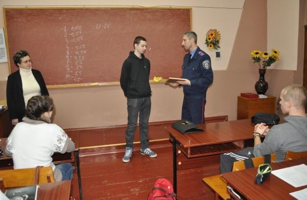 Наградили грамотой. МВД отметило смелость Кирилла Кудри. Фото mia-pl.gov.ua
