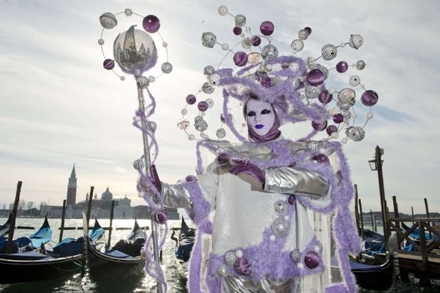 В ВЕНЕЦИИ ПРОШЕЛ КАРНАВАЛ ЦВЕТА<br />
В Венеции карнавал в этом году проходил под лозунгом 