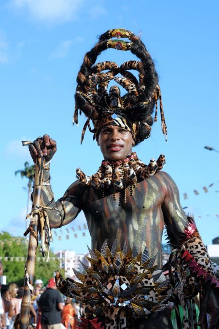 В США РАЗБРАСЫВАЛИ БУСЫ И ИГРУШКИ<br />
В Новом Орлеане (США) прошел ежегодный карнавал 