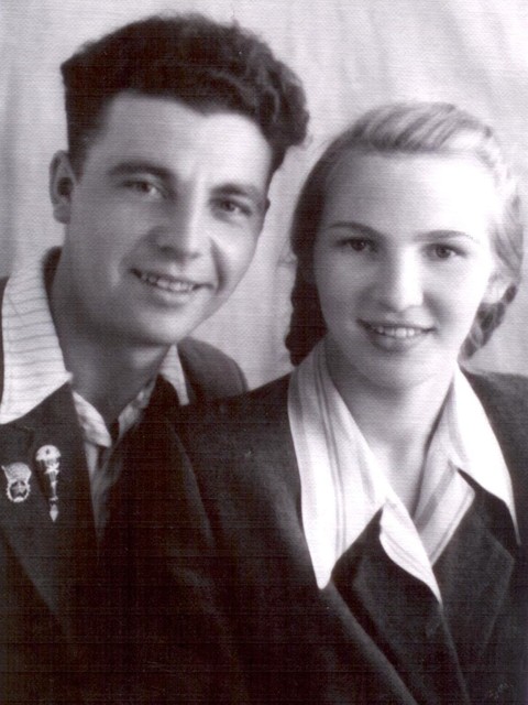 Июнь 1951 года. 17-летняя Лиля и 23-летний Николай еще неженаты. Фото из семейного архива