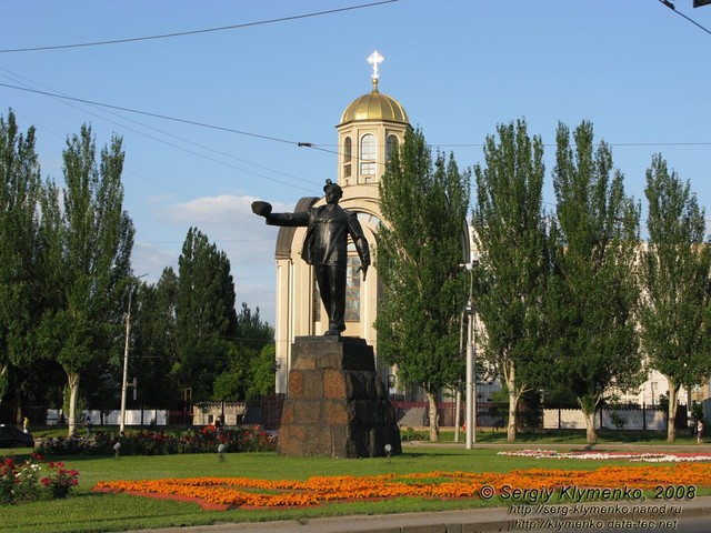 Главный символ столицы Донбасса. Памятник 