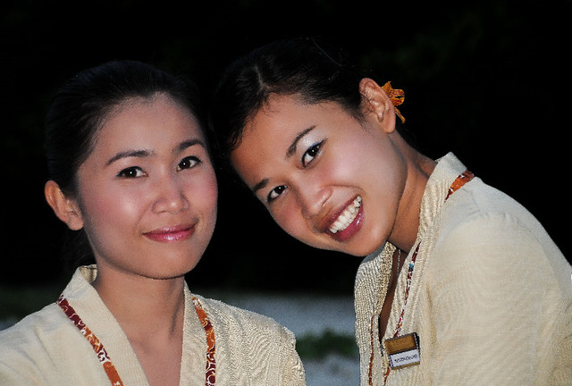 Тайские девушки. В Таиланде улыбка тоже порождает улыбку