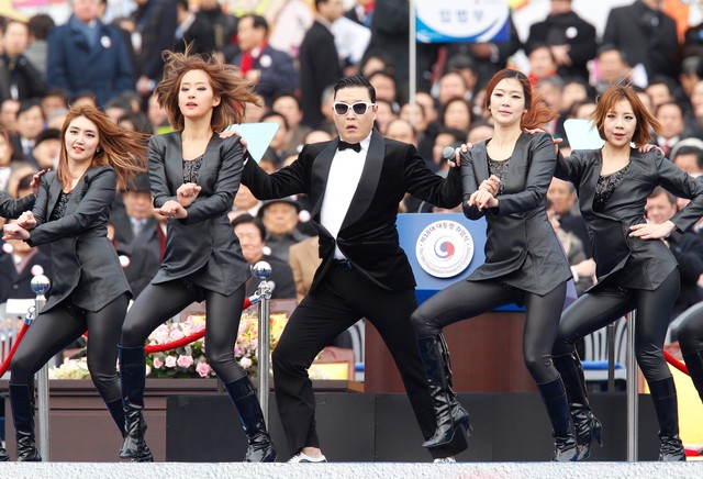 Репер Psy исполнил на инаугурации песню "Gangnam Style". Фото AFP