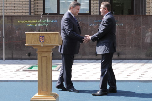 Президент Украины Виктор Янукович и глава НОК Сергей Бубка. Фото А. Искрицкая