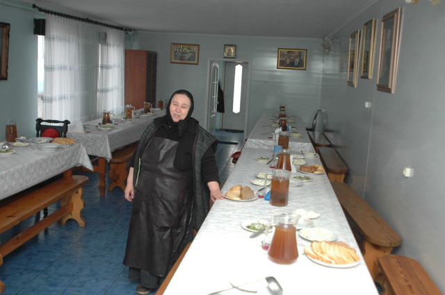 В трапезной. После службы монахинь ждет завтрак. Фото: Е.Новак