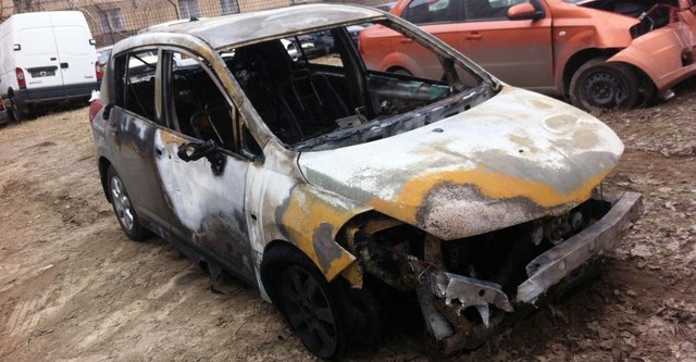 Сгоревшие авто. Машины были припаркованы под домом Дмитрия Райляна. Фото: Измаильский форум