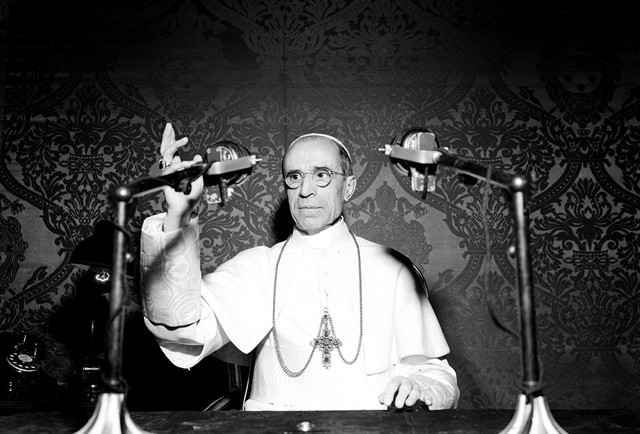Пий XII<br />
Мирское имя — Эудженио Мария Джузеппе Джованни Пачелли, итальянец. Избран 2 марта 1939 года. Называл нацистские режимы Европы 
