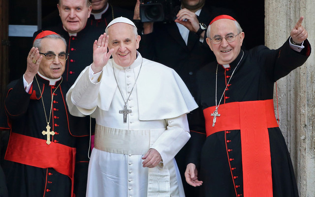 Франциск<br />
Вновь избранный Римский папа, в миру Хорхе Марио Берголио, аргентинец итальянского происхождения. Первый папа из Латинской Америки  избран 266-м папой 13 марта 2013 года. Примечательно, что это первый Римский папа из Ордена Иезуитов.