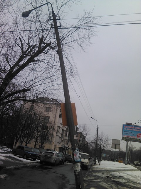 Так столб выглядел вчера. Фото Николая Даневича