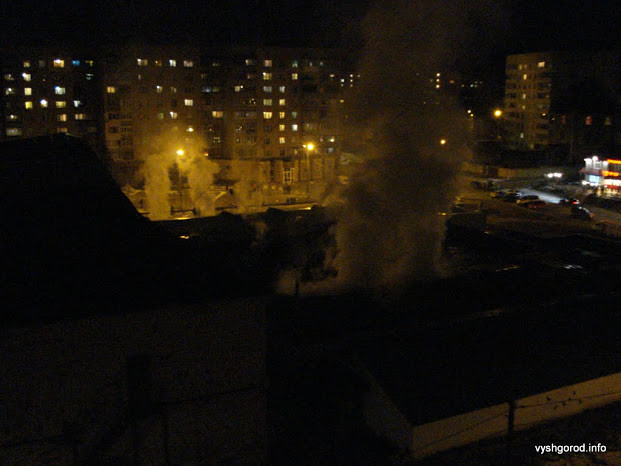 Под Киевом после неизвестных "хлопков" загорелся супермаркет, фото vyshgorod.info