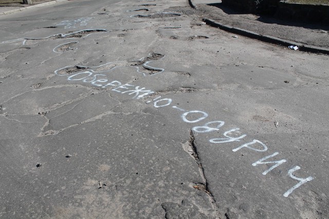 В Черкассах ямы на дорогах теперь будут светиться, фото progolovne.ck.ua