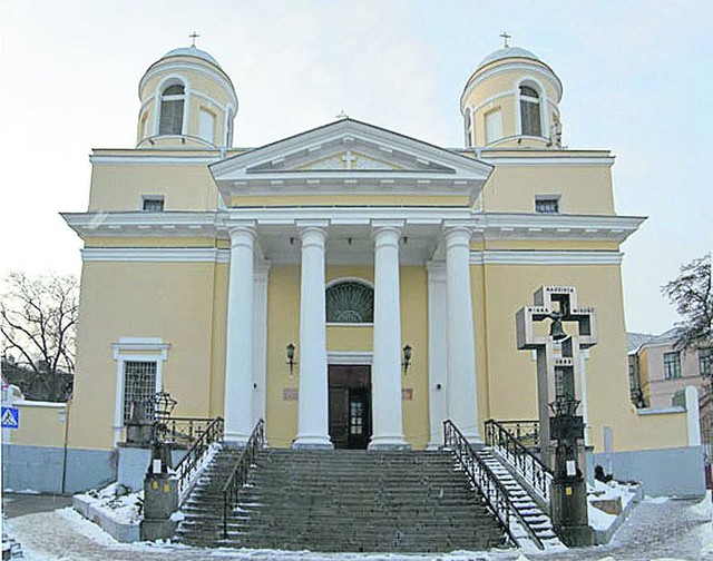Самый старый костел Киева<br /><br />
Кафедральным собором Киево-Житомирской епархии является собор Св. Александра в Киеве, вмещающий около 1500 прихожан и построенный в 1842 года. Это самая старая католическая святыня в Киеве.