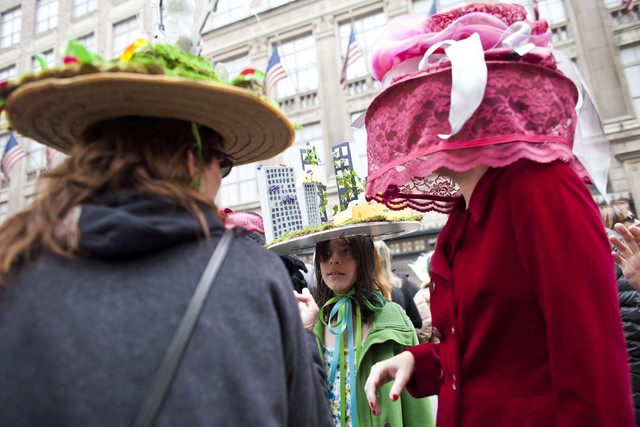 Шляпы с каждым годом приобретают все более причудливый вид, фото AFP