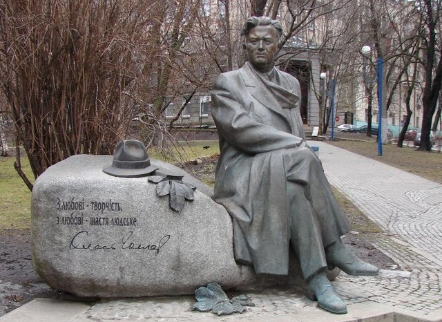 Памятник Гончару в Киеве
