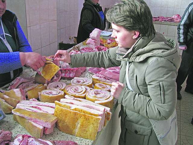 "Сегодня" проверила — на рынках можно поесть задаром. Фото: И.Дармостук  