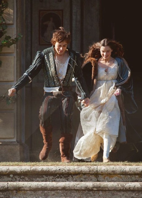 Кадр из фильма "Ромео и Джульетта" с сайта kinopoisk.ru