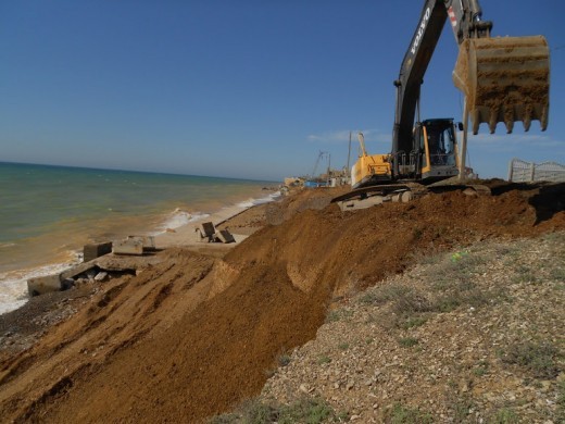 Пляж в Николаеве засыпали песком. Фото: crimea.gov.ua