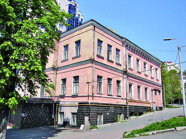 Старые здания переделают под учебные корпуса