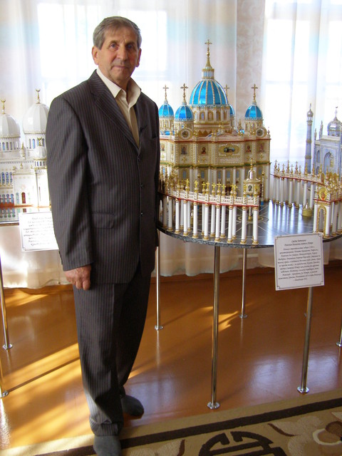 Скульптор. Абакумов мечтает об авторской выставке своих работ в Донецке. Фото: С. Иванов<br />

