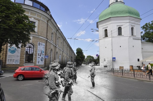Киев 1941/2012 Башня Ивана Кущника и Арсенал. Немецкая пехота входит в город.