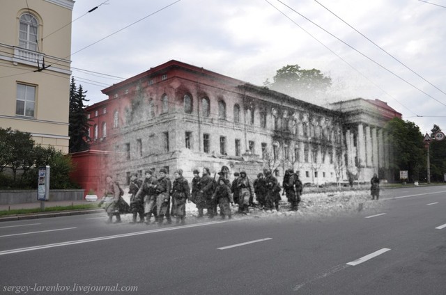 Киев 1943/2012 Бойцы Красной армии проходят мимо сожженного здания университета