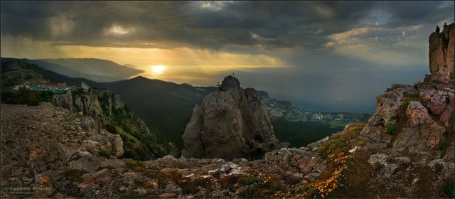 Крым. Гора Ай-Петри в лучах заходящего солнца