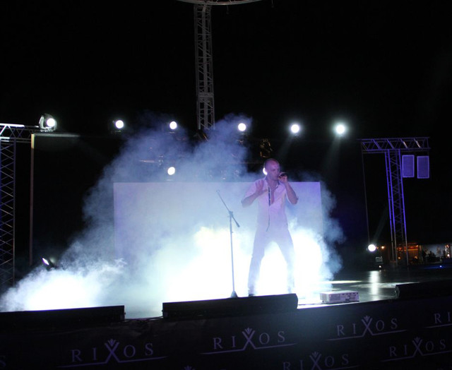 Выступление певца Сергея Осипенко в Rixos Lares с песней Монако