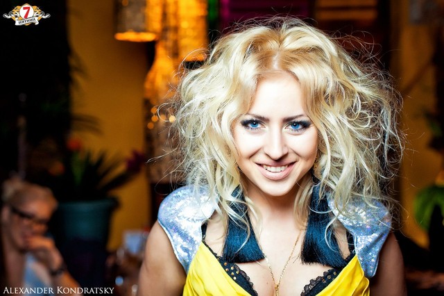 Кристина Подерня, хореограф, юрист. Эта блондинка успела поработать в симферопольском городском суде, а потом уехала в Киев — покорять столицу. Она принимала участие в ТВ-проекте 