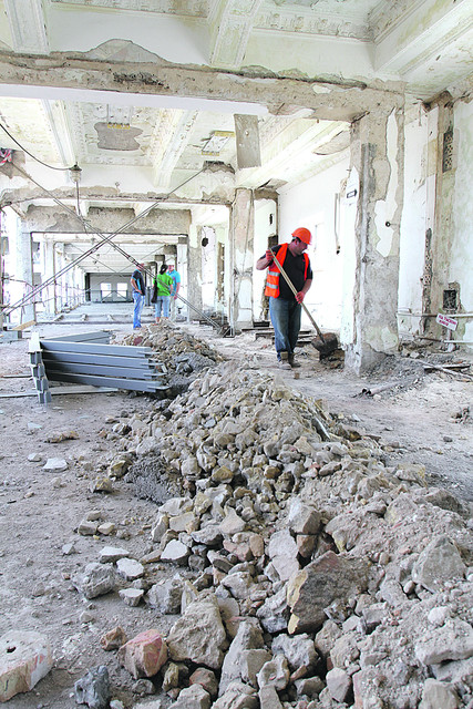 Строители готовятся к укреплению фасадов. Фото: Г.Салай
