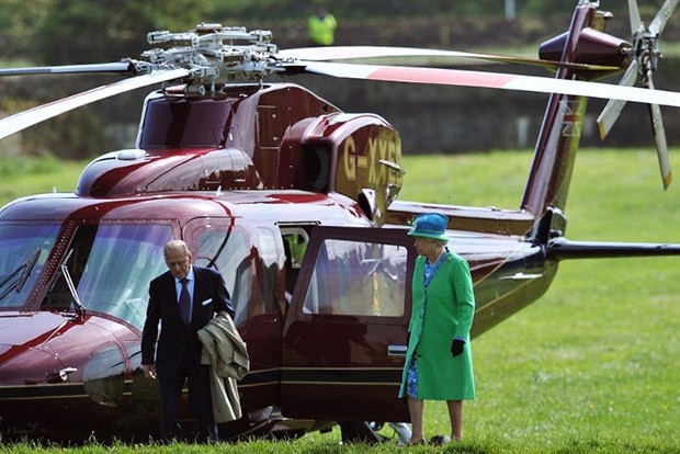Королева Елизавета II, вертолет VIP S-76C + +. Ориентировочная стоимость: $ 7,9 млн.