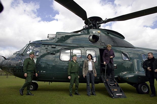 Канцлер ФРГ Ангела Меркель, вертолет Super-Puma 332. Ориентировочная стоимость: $ 15 млн