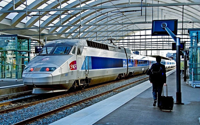 TGV – поезд французской высокоскоростной сети, охватывающей всю страну. Скорость: 320 км/час.