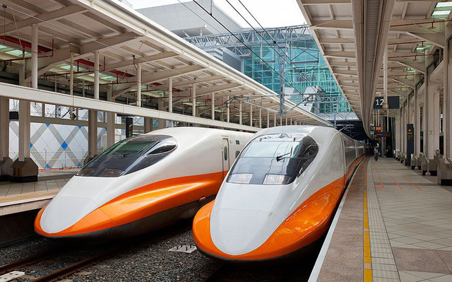 Поезд линии, связывающей два крупнейших города Тайваня – Тайбэй и Гаосюн. Скорость 300 км/час.