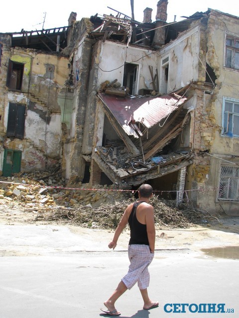 Развалины угрожают упасть. Фото: А. Жуков
