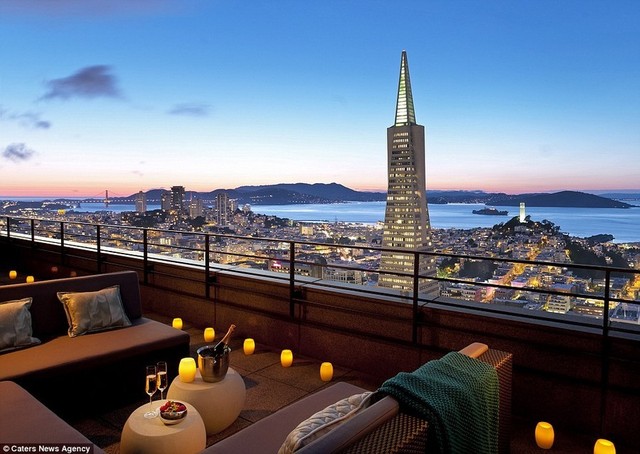 Из президентского номера отеля Mandarin Oriental в Сан-Франциско открывается вид на самое высокое здание в городе – небоскреб "Трансамерика"