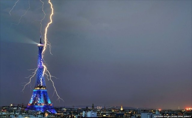 Эйфелева башня, Париж. (Betrand Kulik/Caters News Agency)