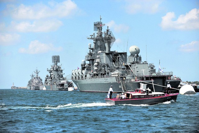 Праздник. В этом году День флота собираются праздновать с размахом и совместно с русскими. Фото: AFP