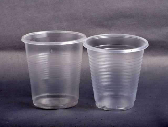 Пенопластовый стакан – 50 лет. Фото dimetris.ru