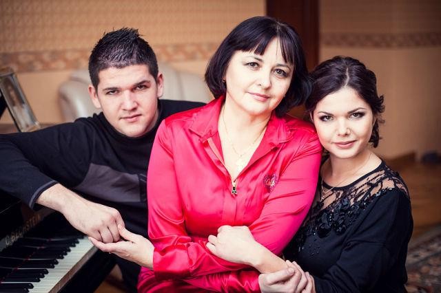Теперь уже бывшая жена Куницына Галина и его дети – Наталья и Алексей